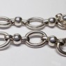 (n1728)Gargantilla de plata con eslabones ovales y bolitas.